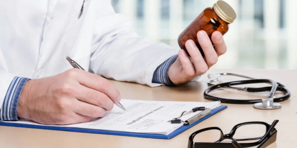 چرا بعضی داروها به نسخه نیاز دارند؟